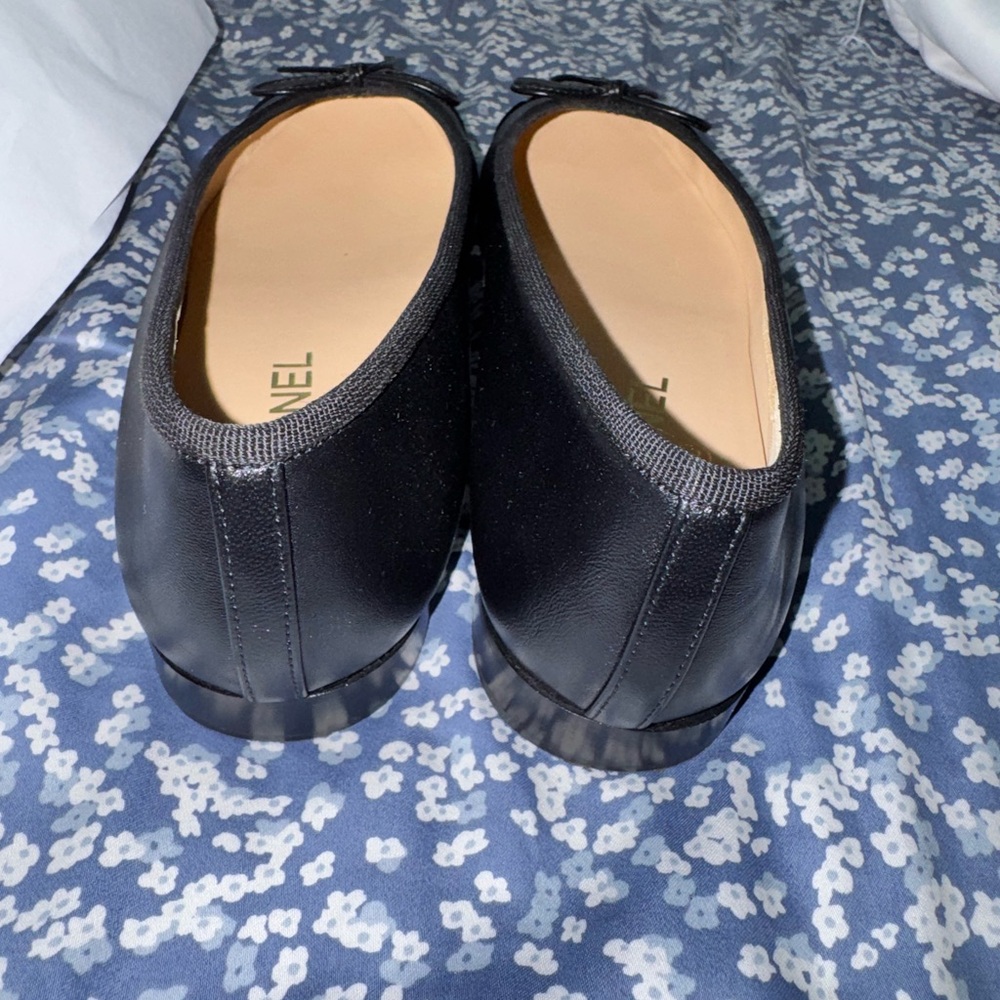 CHANEL Black Patent Cap-Toe Flats - Picture 6 of 11
